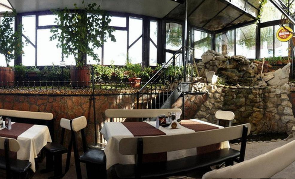 Ambaritsa Hotel Gorna Oryakhovitsa Exteriör bild